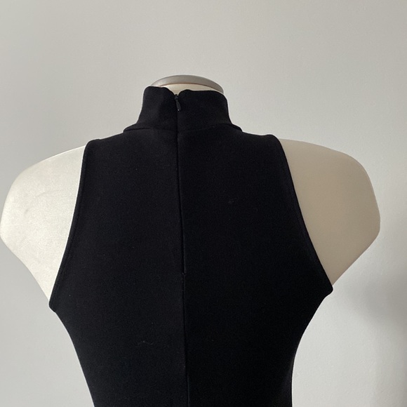 H&M High Neck Sleeveless Top 🖤 - Picture 4 of 6